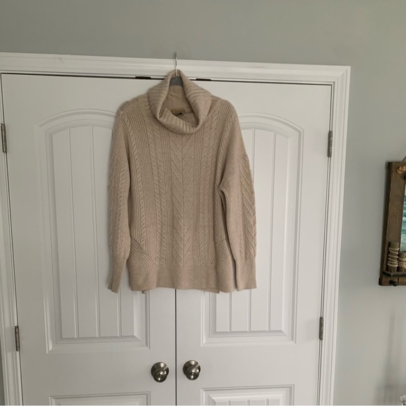 Elie Tahari Large Turtleneck Sweater - Picture 1 of 5